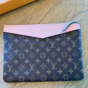Louis Vuitton Monogram Daily Pouch Rose Poudre